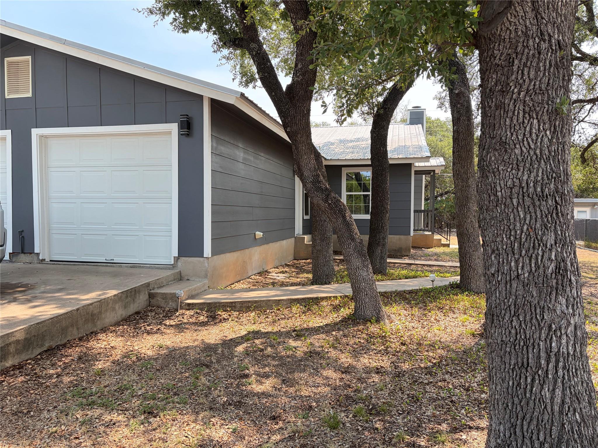 5303 B Thunderbird St Property Photo 1