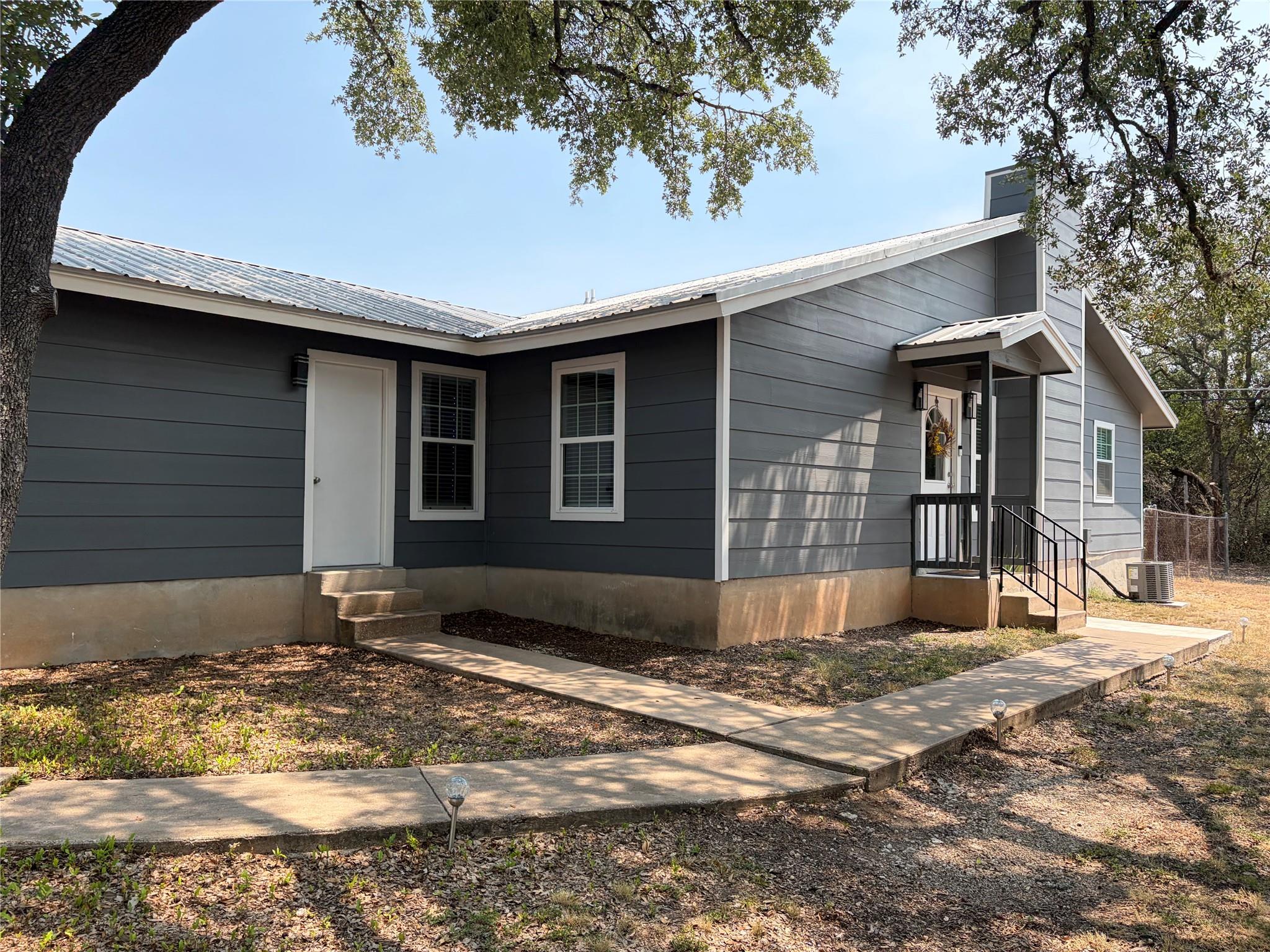 5303 B Thunderbird St Property Photo 2