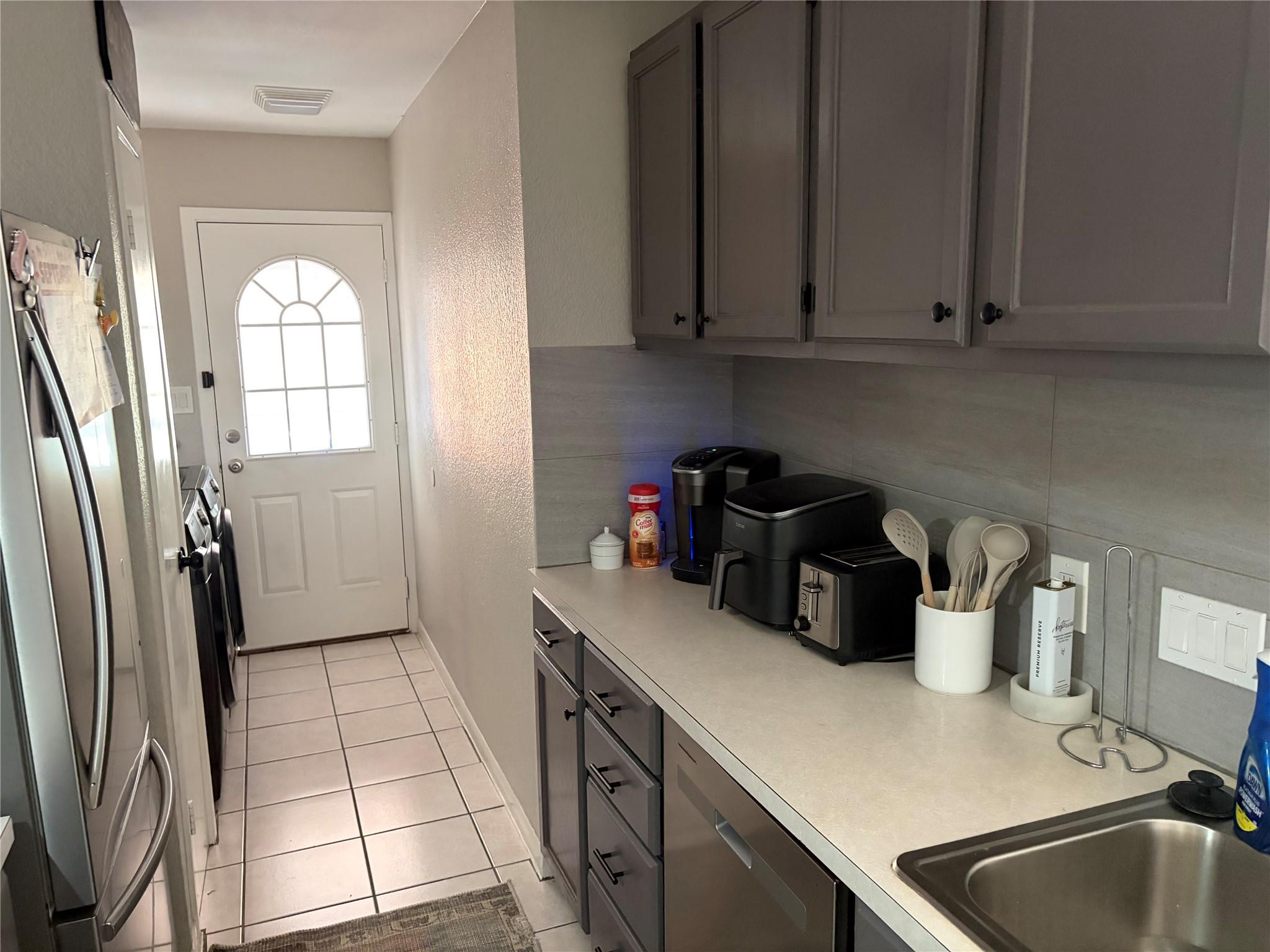 5303 B Thunderbird St Property Photo 10