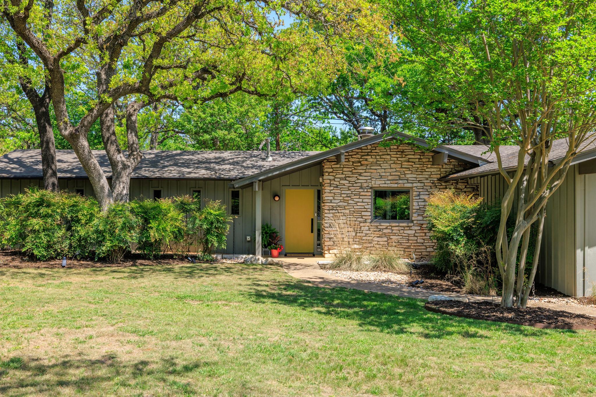 202 Tanglewood Dr Property Photo