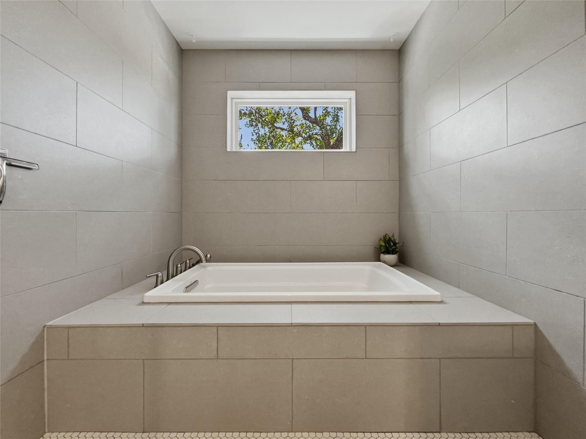 2118 Brackenridge St #2 Property Photo 18