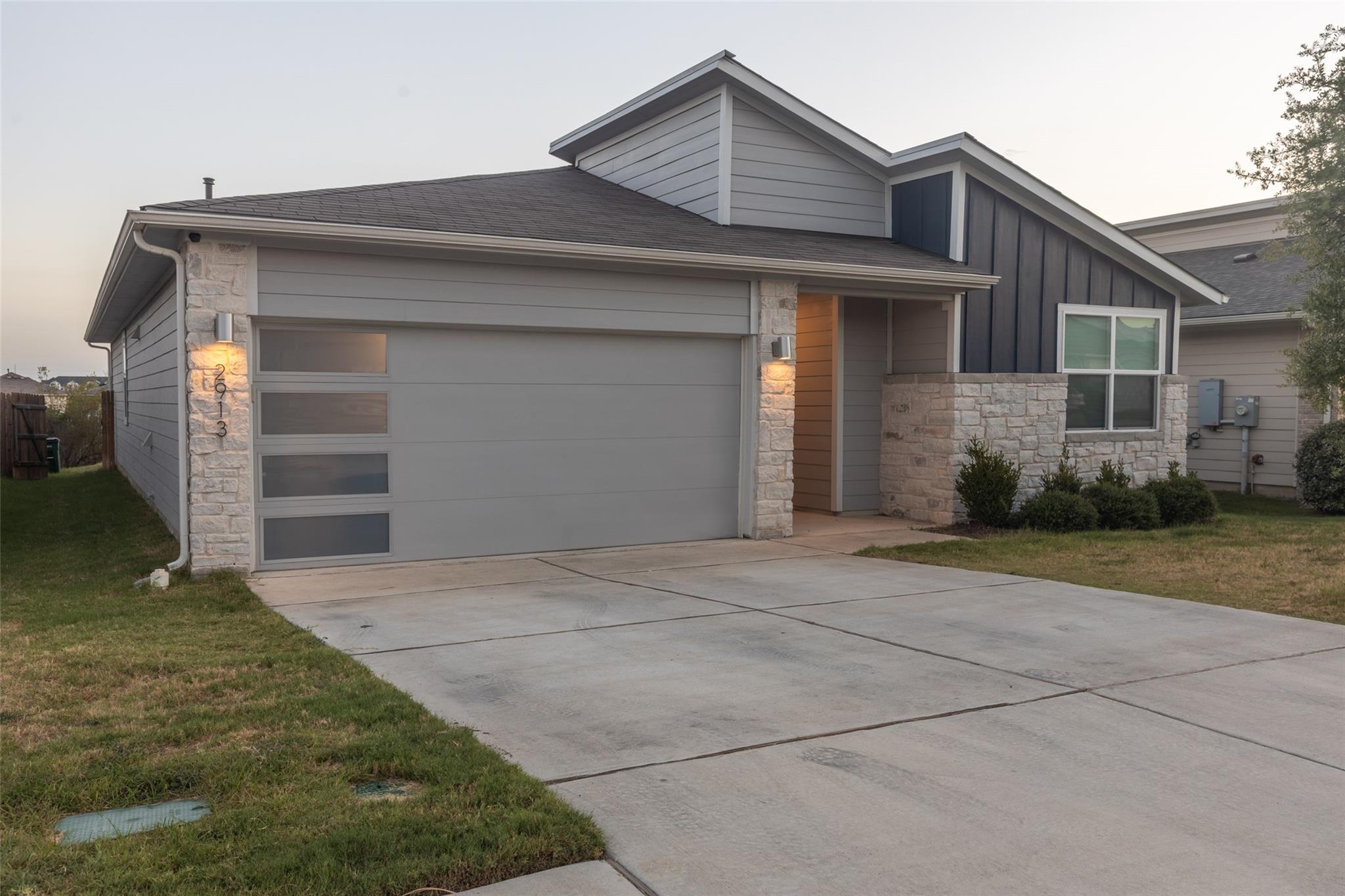 2913 Louris Ln Property Photo 1