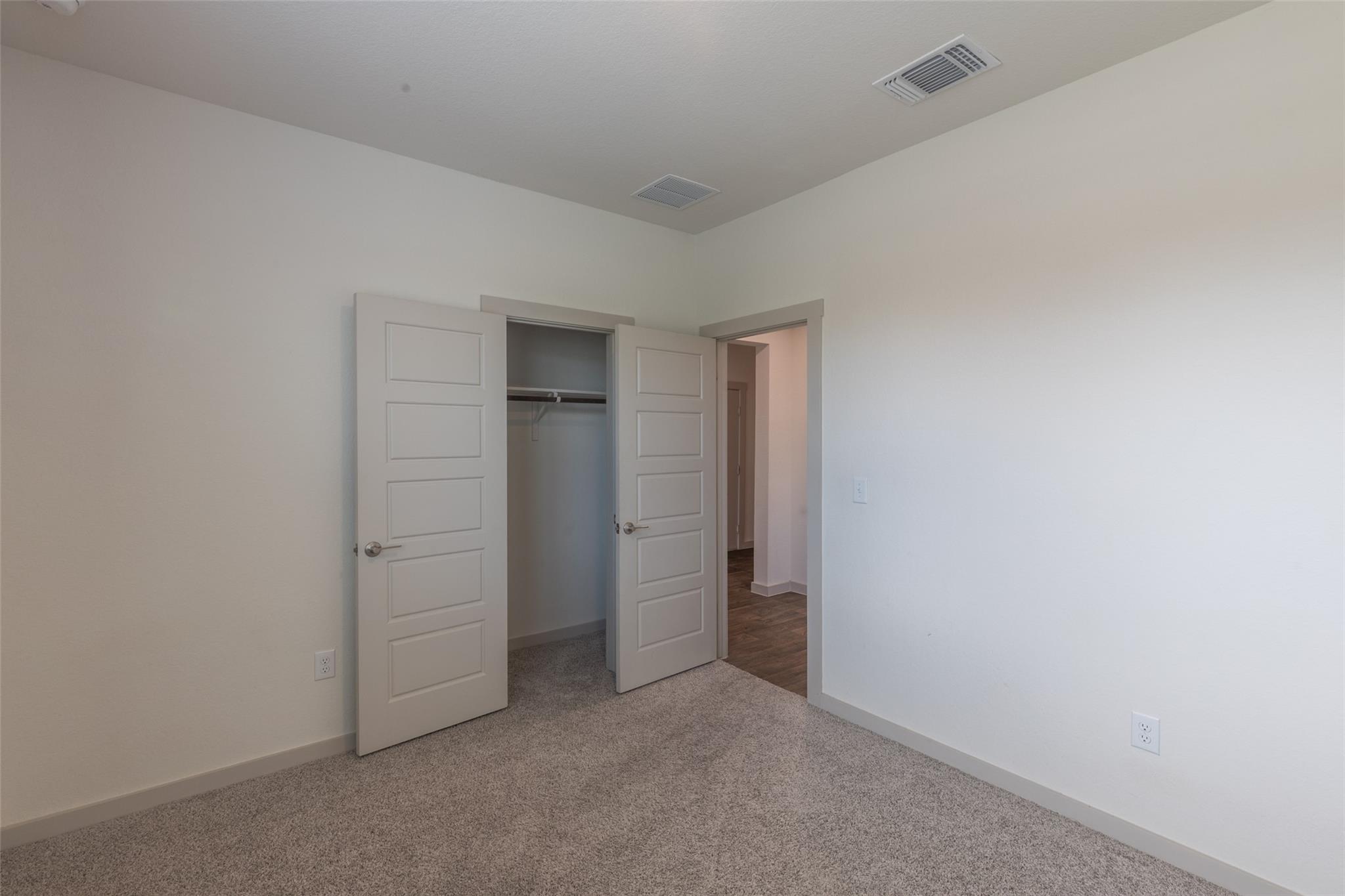 2913 Louris Ln Property Photo 7