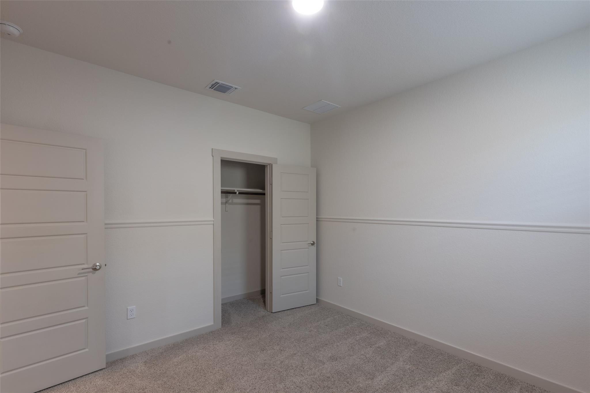 2913 Louris Ln Property Photo 9