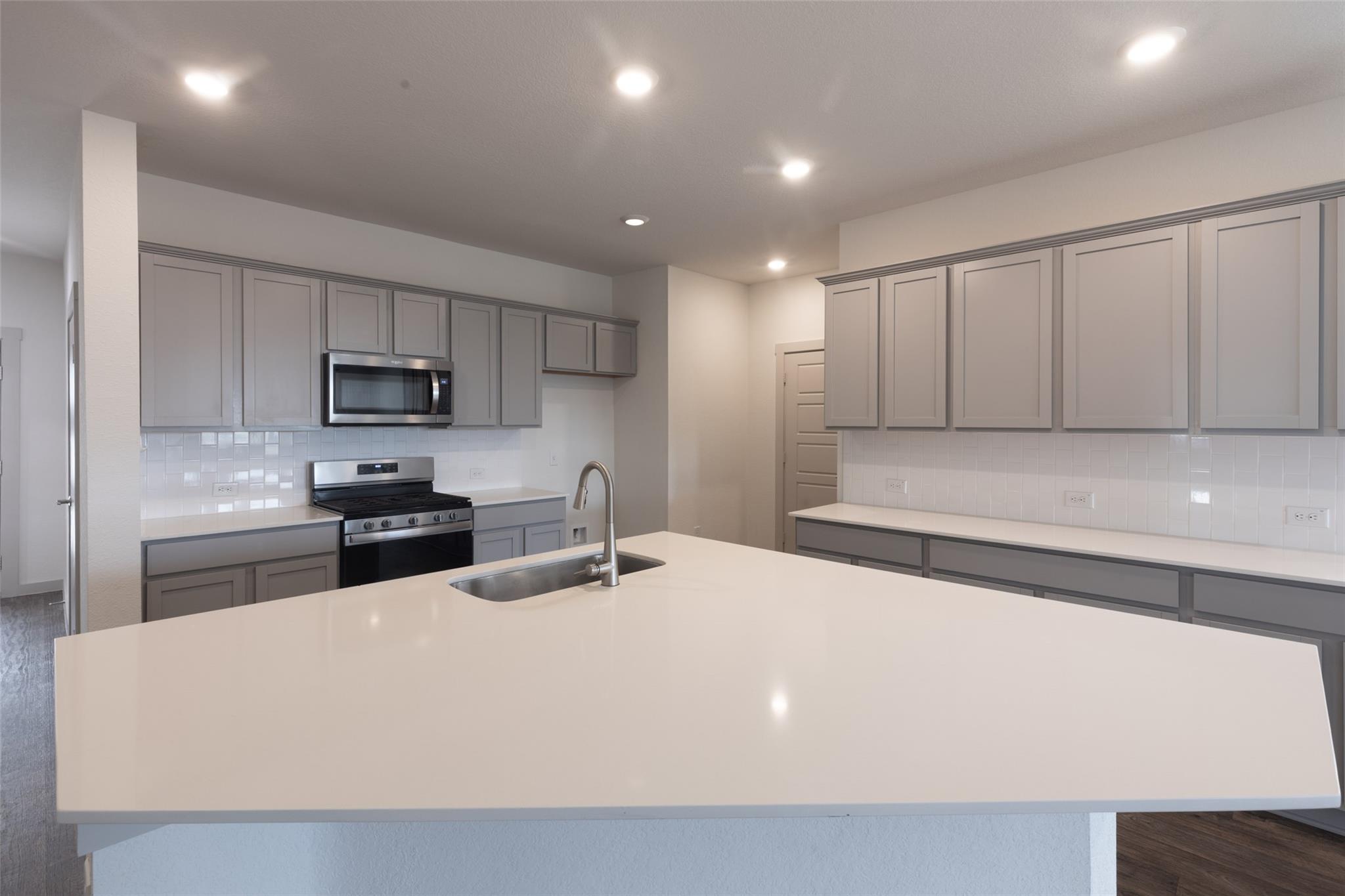 2913 Louris Ln Property Photo 13