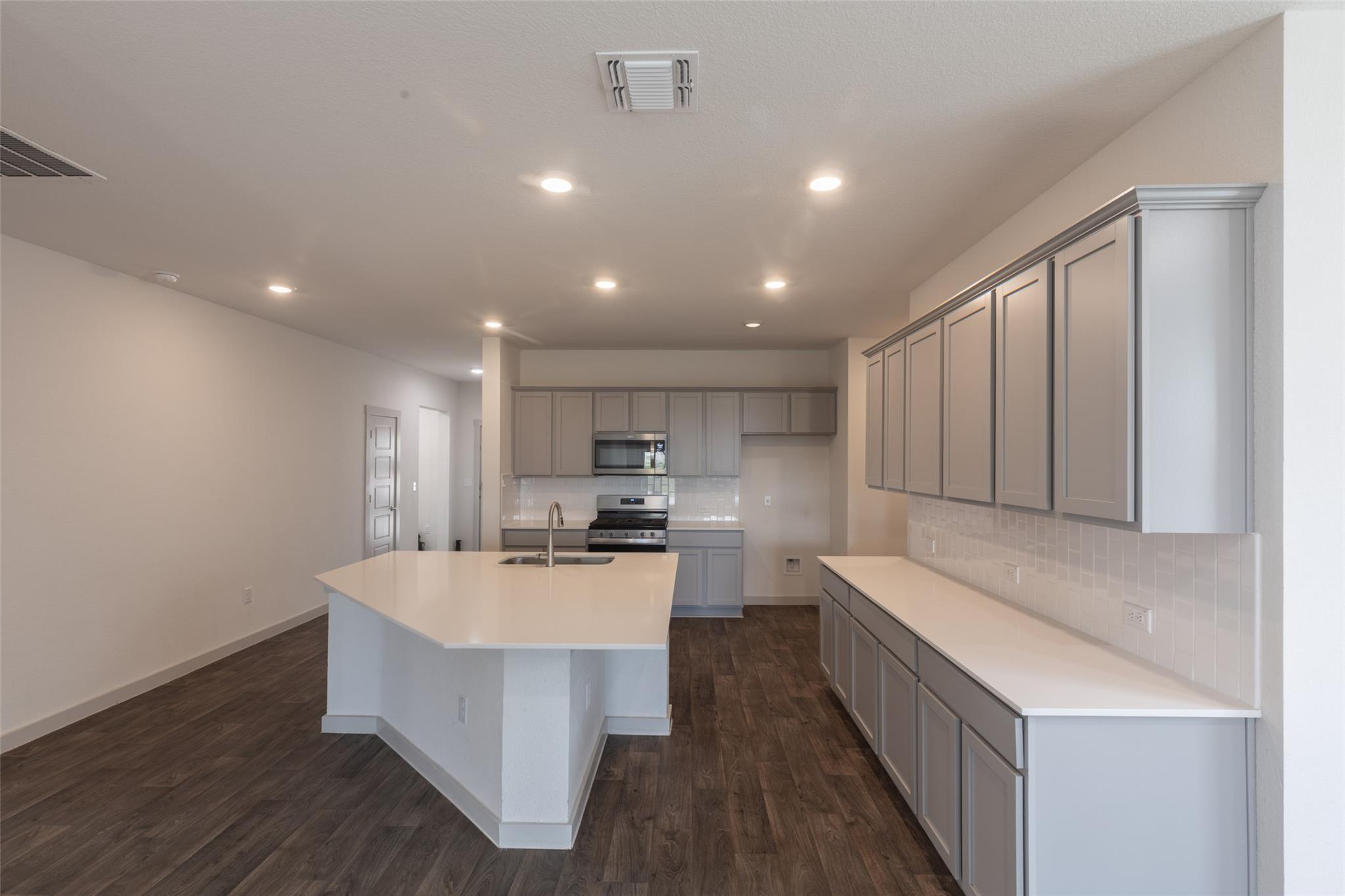2913 Louris Ln Property Photo 15