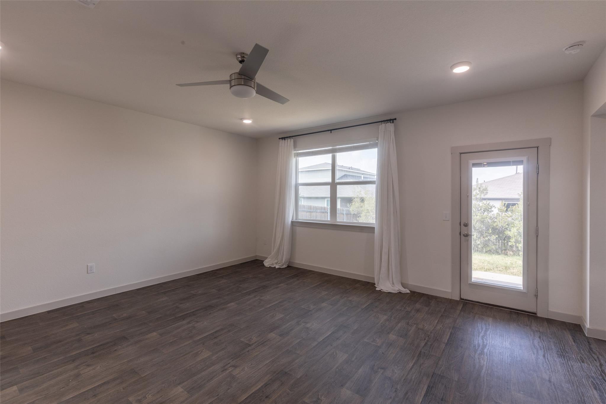 2913 Louris Ln Property Photo 16