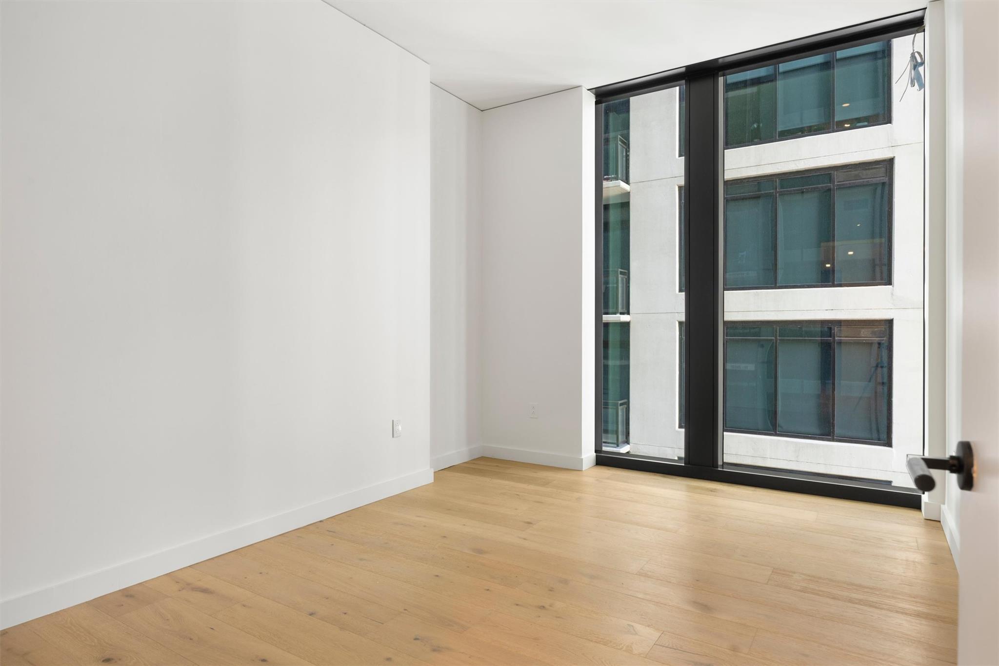 610 Davis St #2408 Property Photo 18