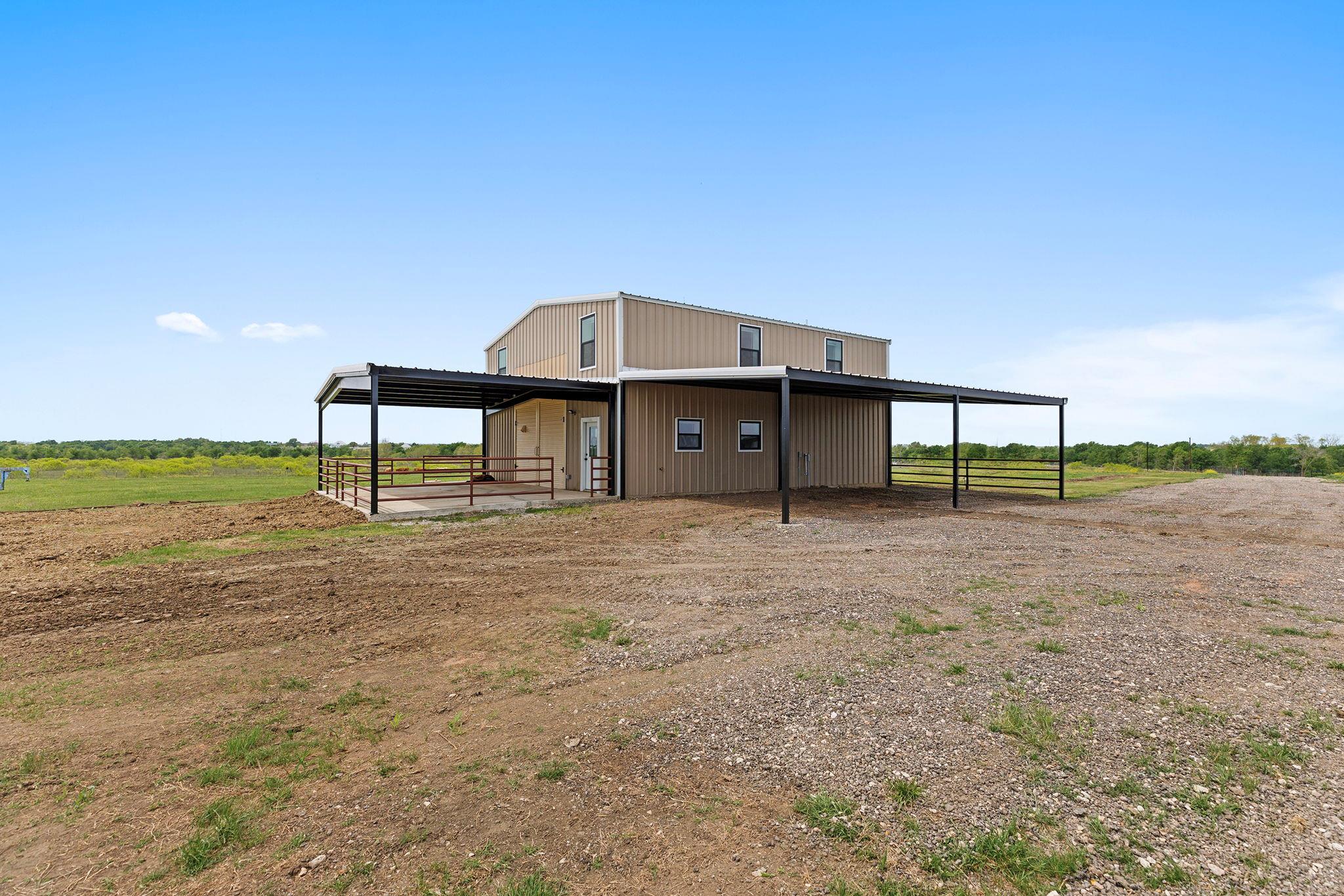 2500 Cr 466 Rd Property Photo