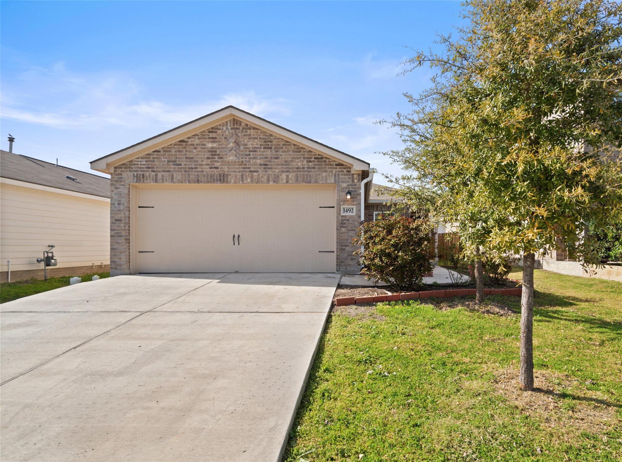 1492 Amy Dr Property Photo