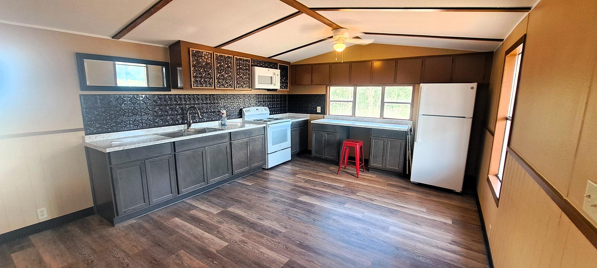 937 Cr 305 Ctr Property Photo 5