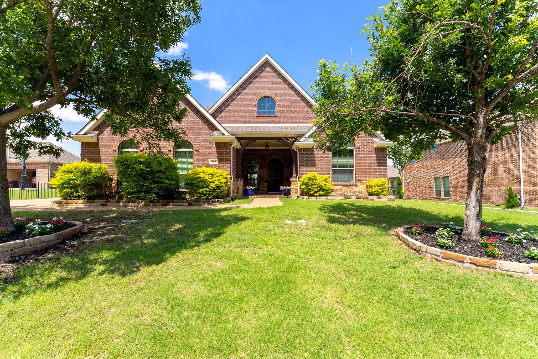 608 Amherst Dr