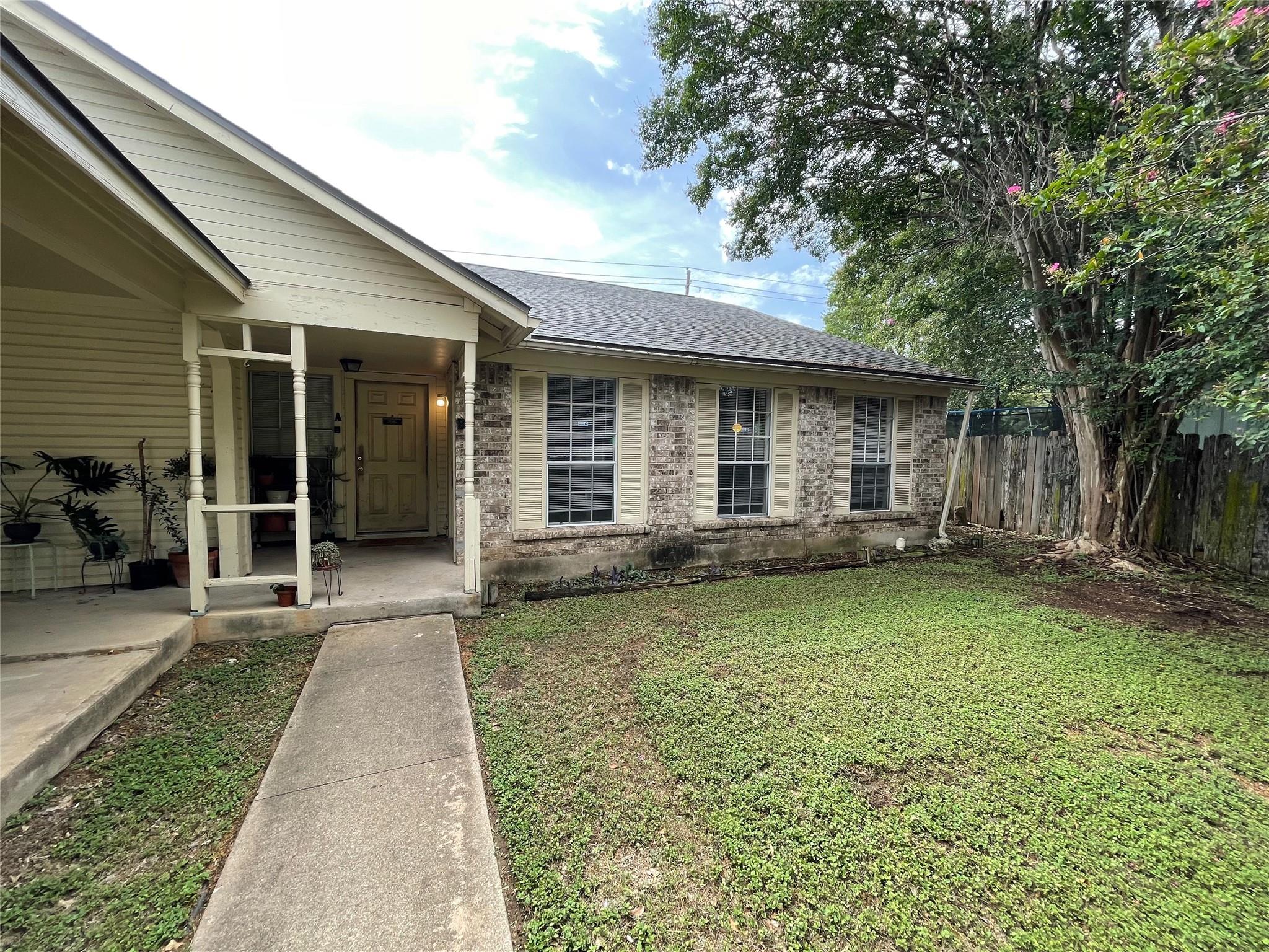 7603 Woodstone Cv #B Property Photo 1