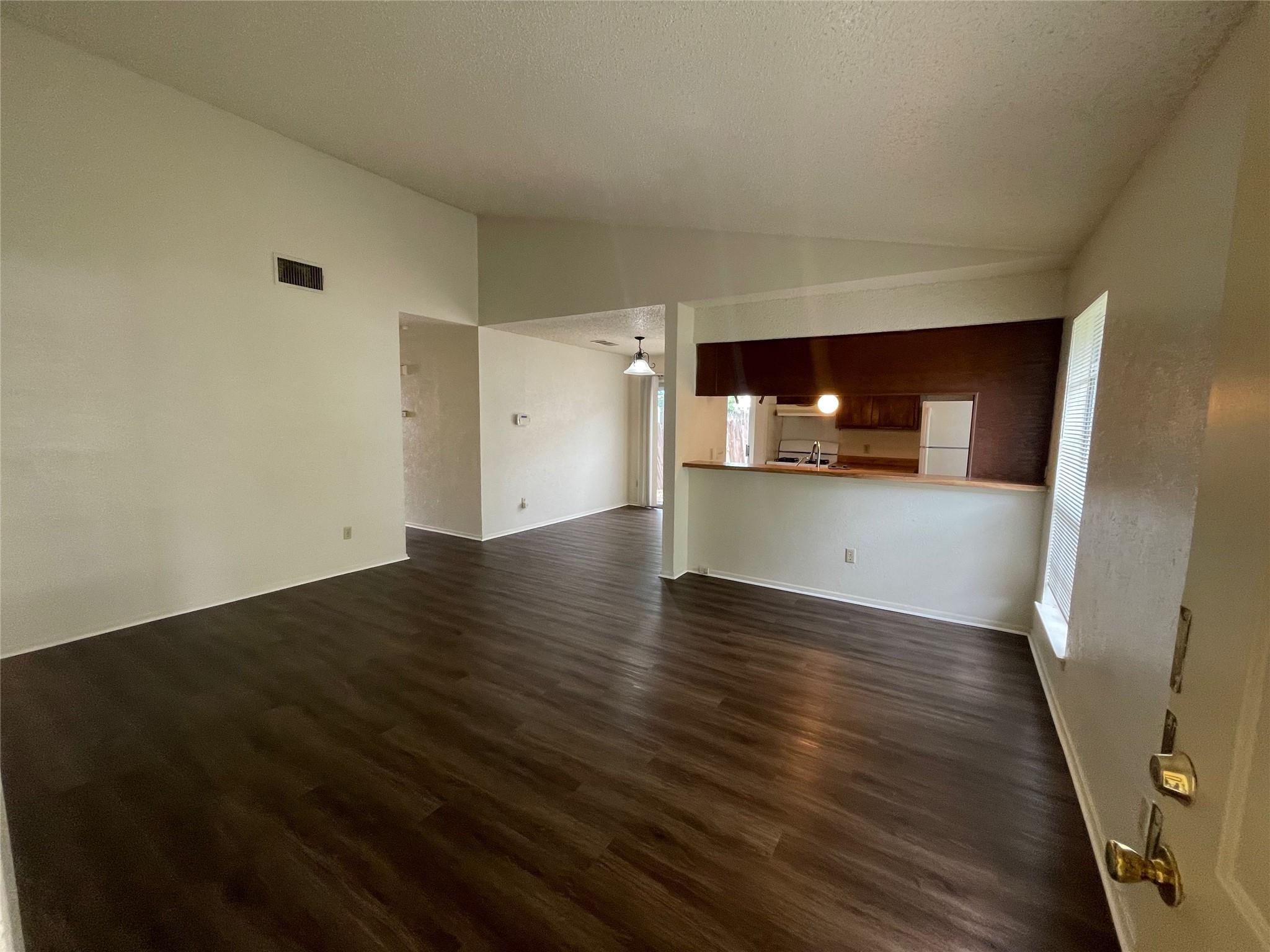 7603 Woodstone Cv #b Property Photo 2