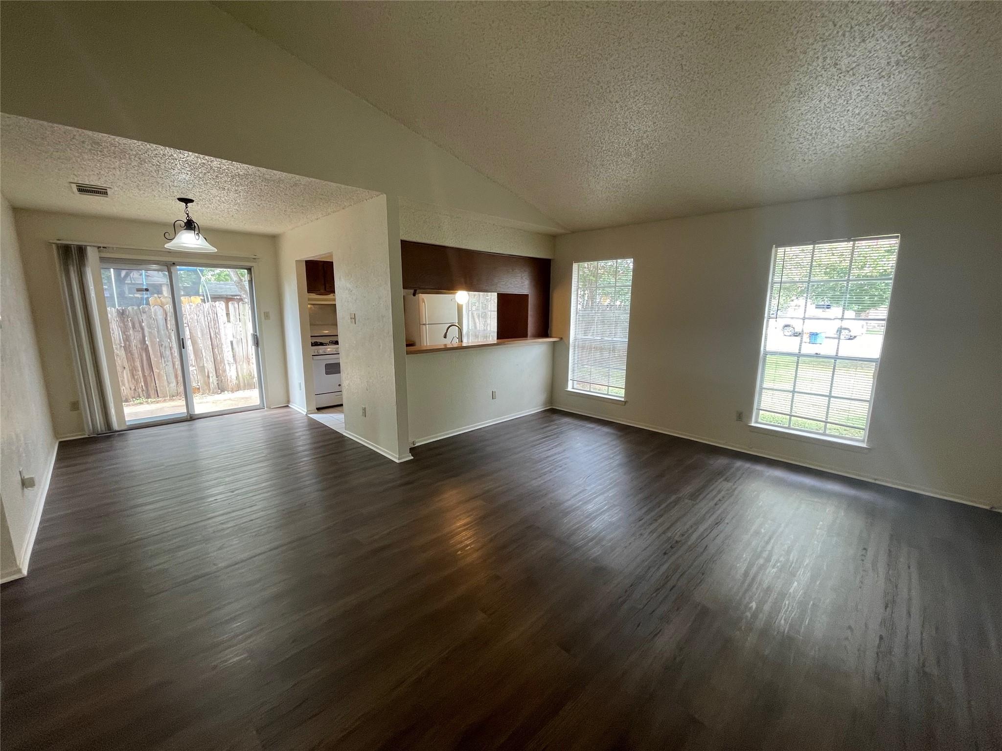 7603 Woodstone Cv #b Property Photo 3