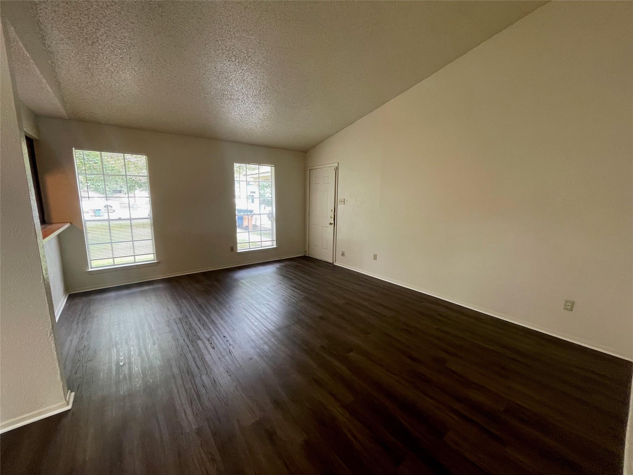7603 Woodstone Cv #b Property Photo 4