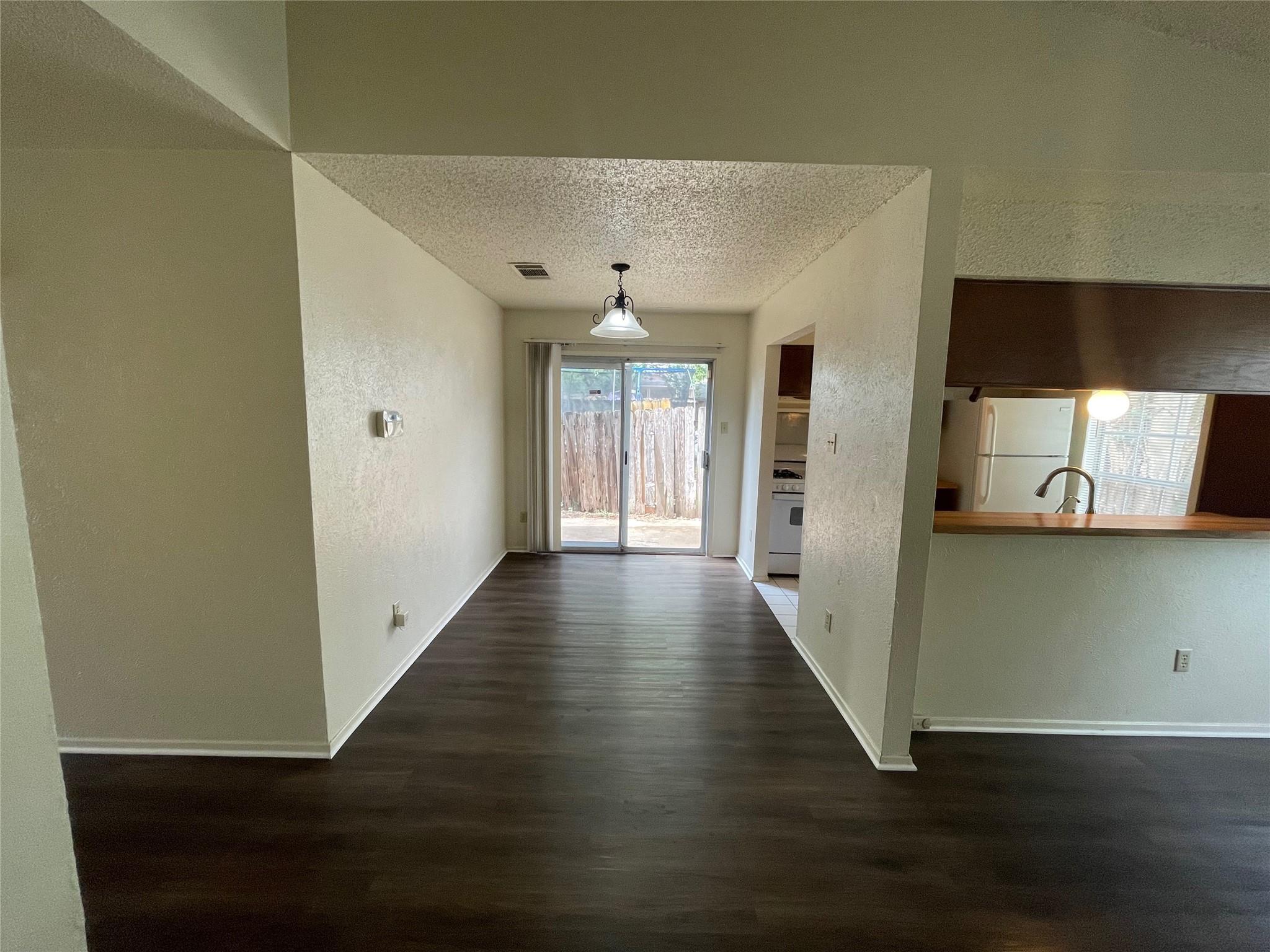 7603 Woodstone Cv #b Property Photo 5