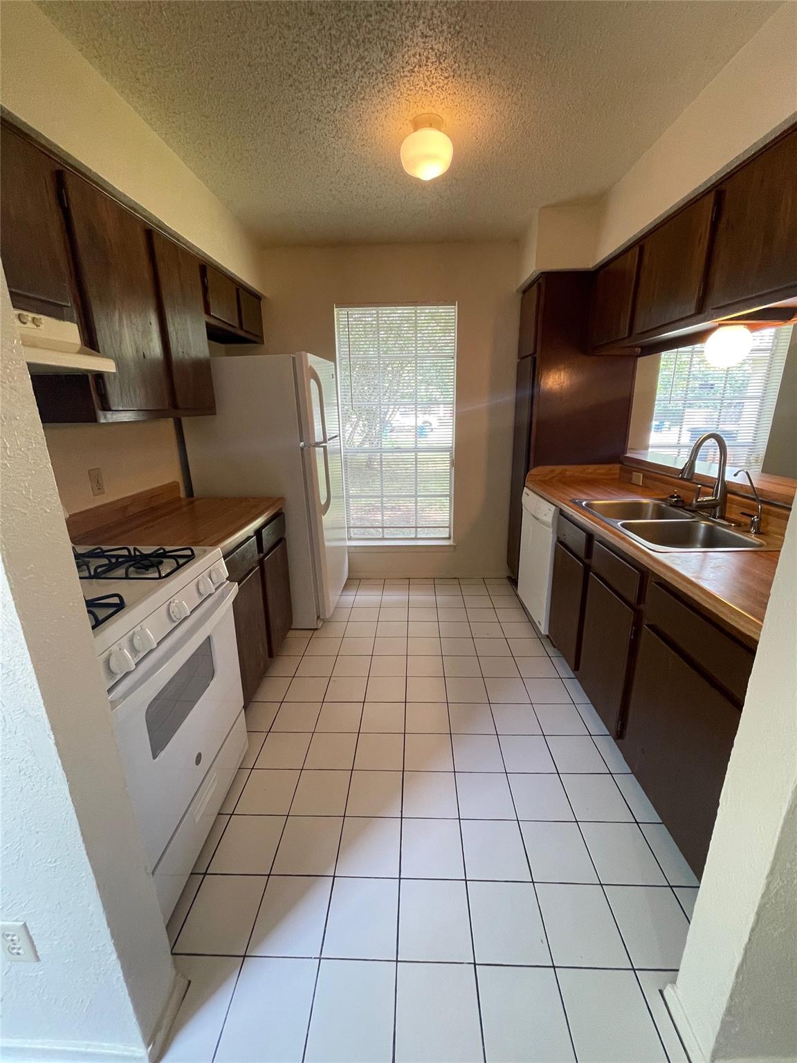 7603 Woodstone Cv #b Property Photo 6