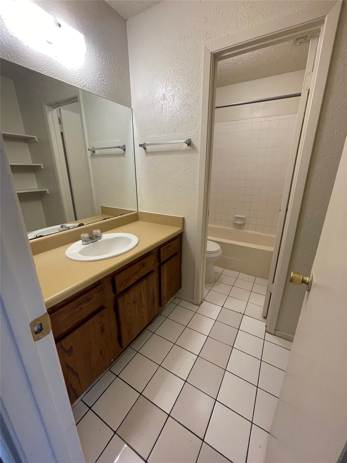 7603 Woodstone Cv #b Property Photo 7