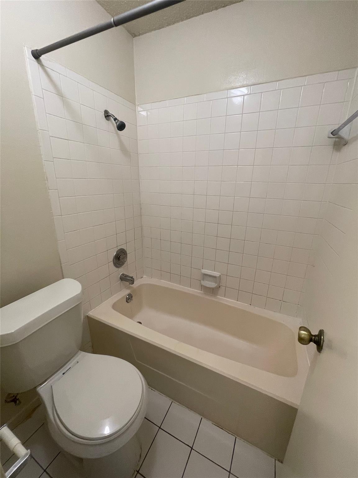 7603 Woodstone Cv #b Property Photo 8