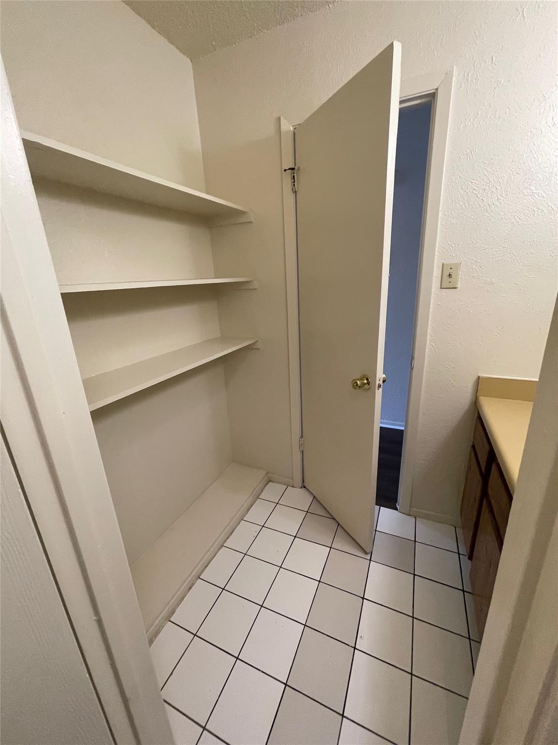 7603 Woodstone Cv #b Property Photo 9