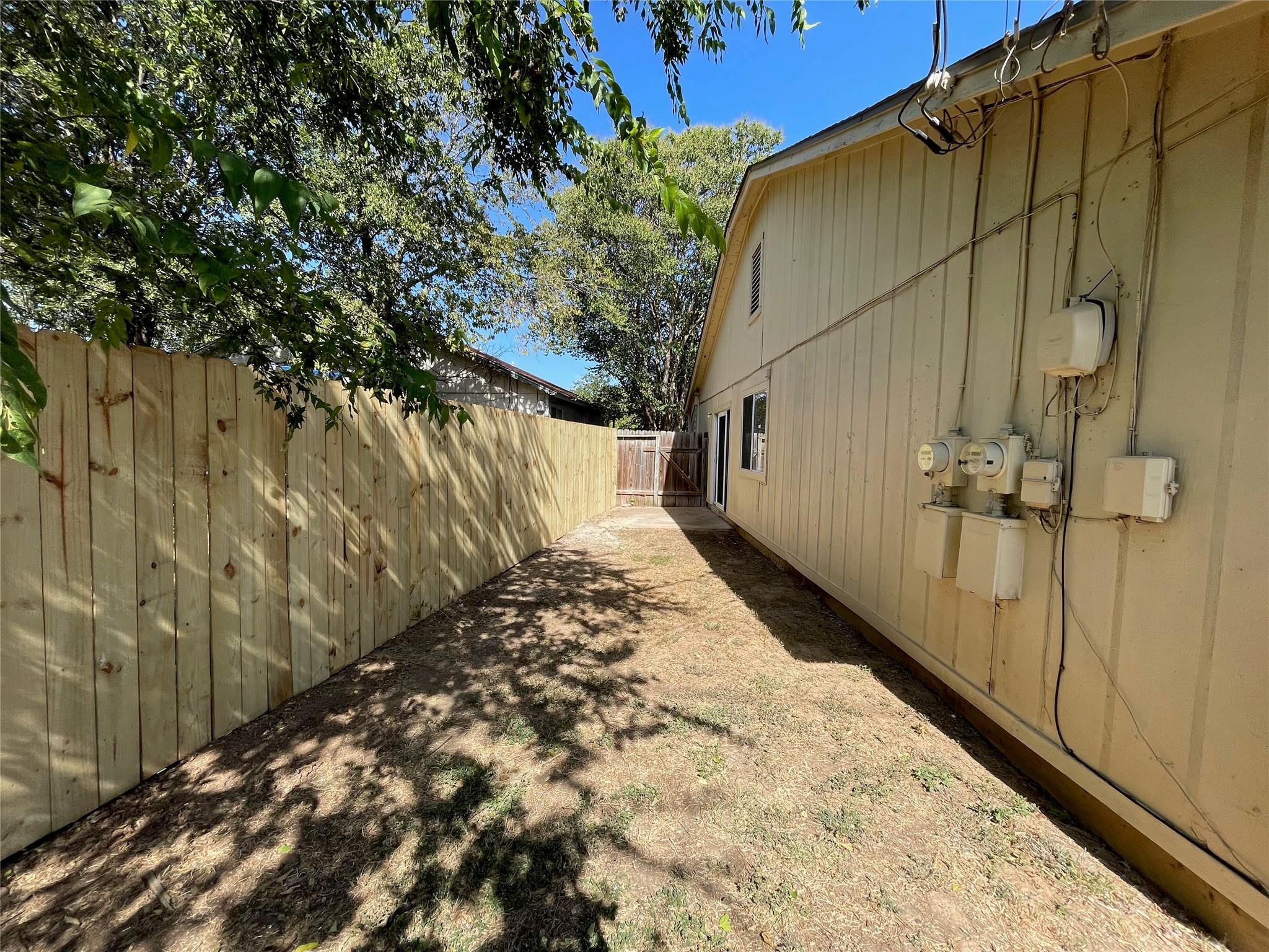 7603 Woodstone Cv #b Property Photo 22