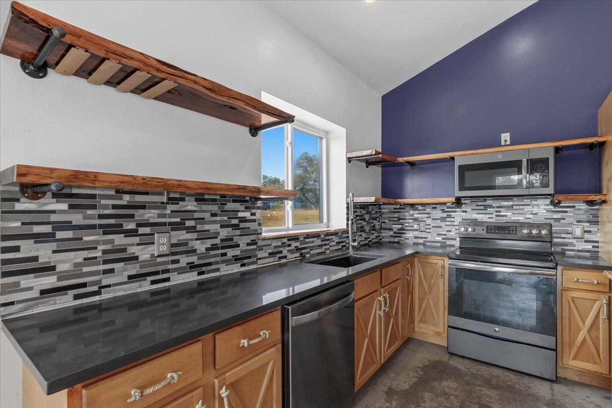 885 State Highway 71 None Property Photo 20