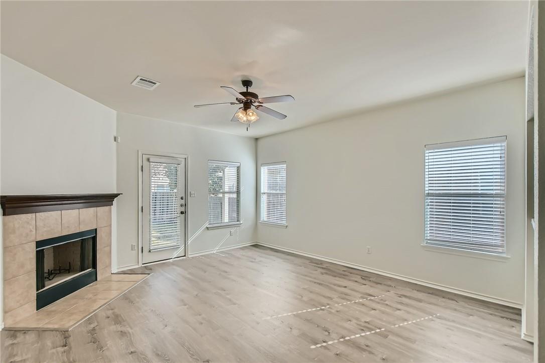 271 Housefinch Loop Property Photo 2