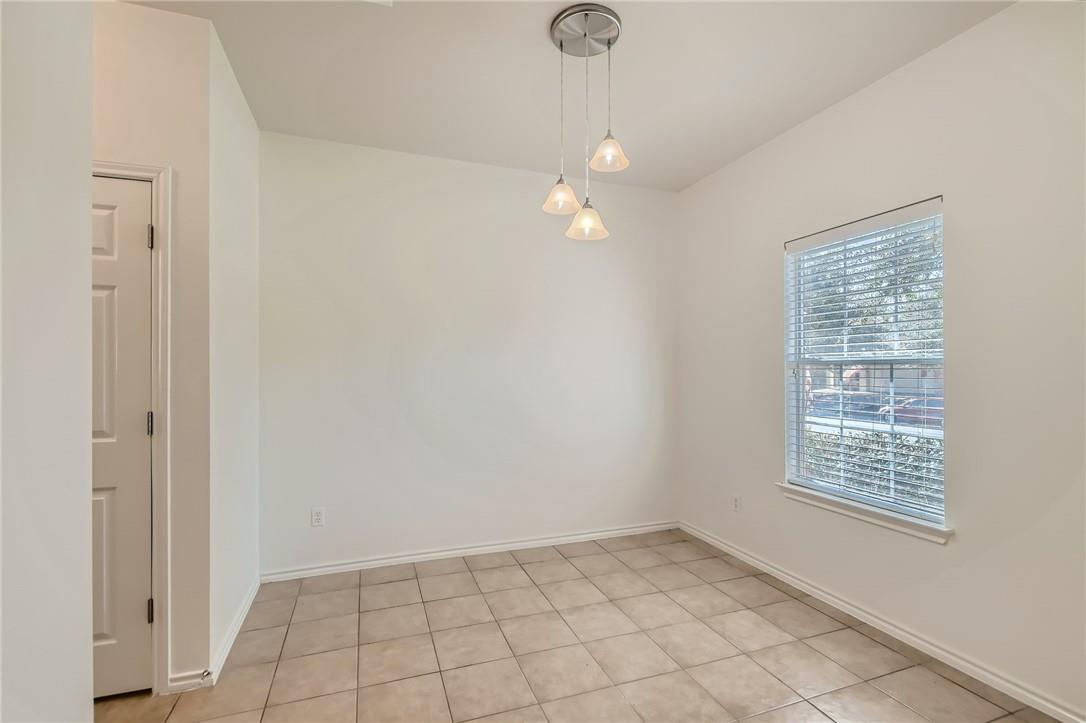 271 Housefinch Loop Property Photo 5