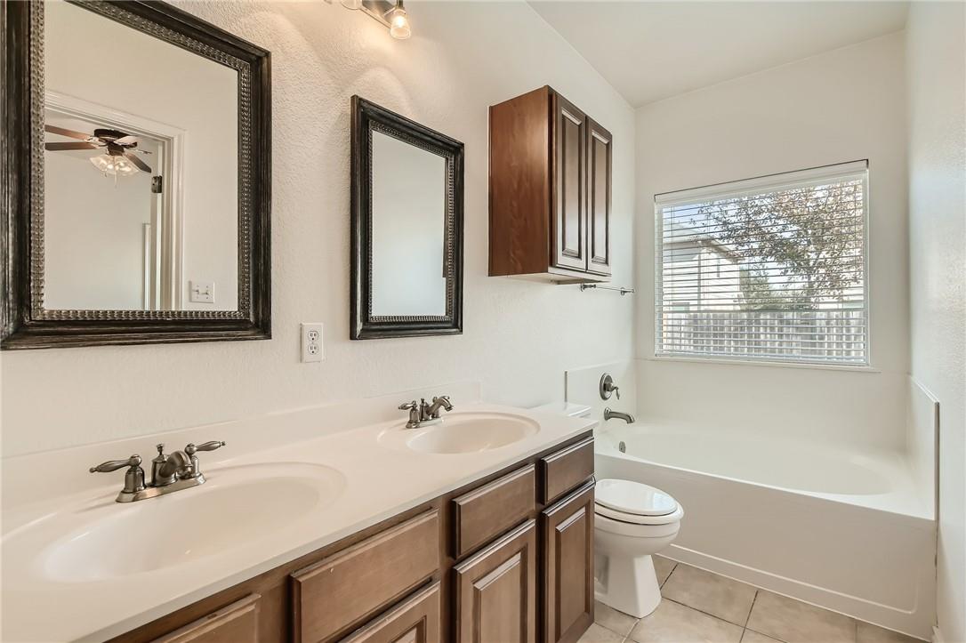 271 Housefinch Loop Property Photo 7