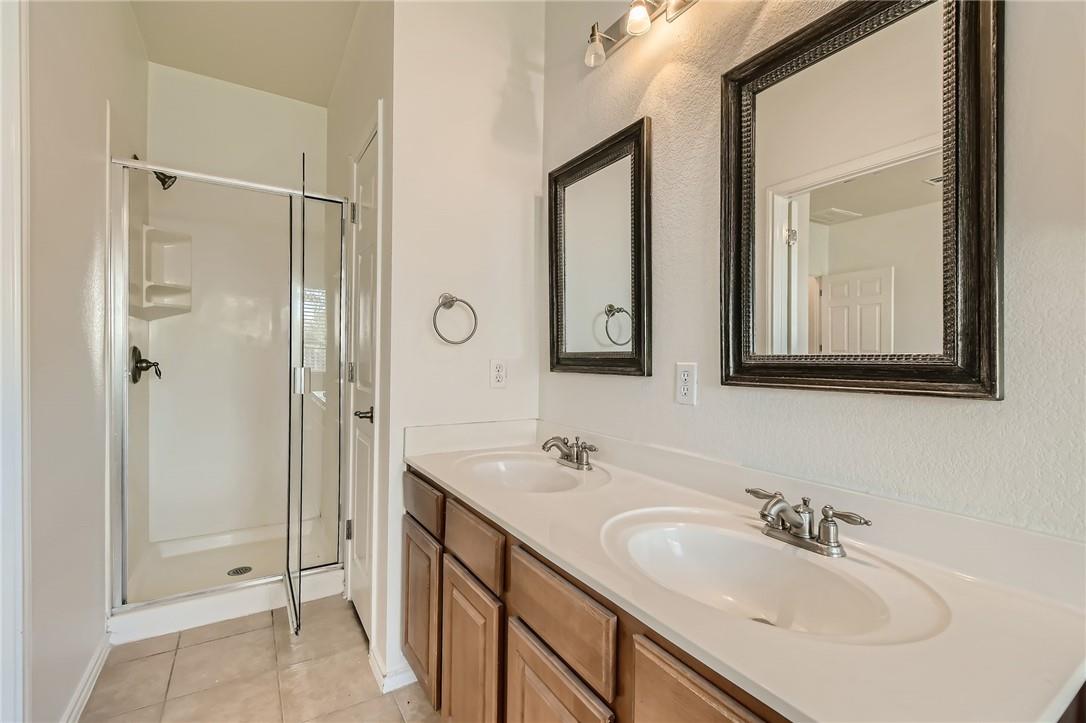 271 Housefinch Loop Property Photo 8