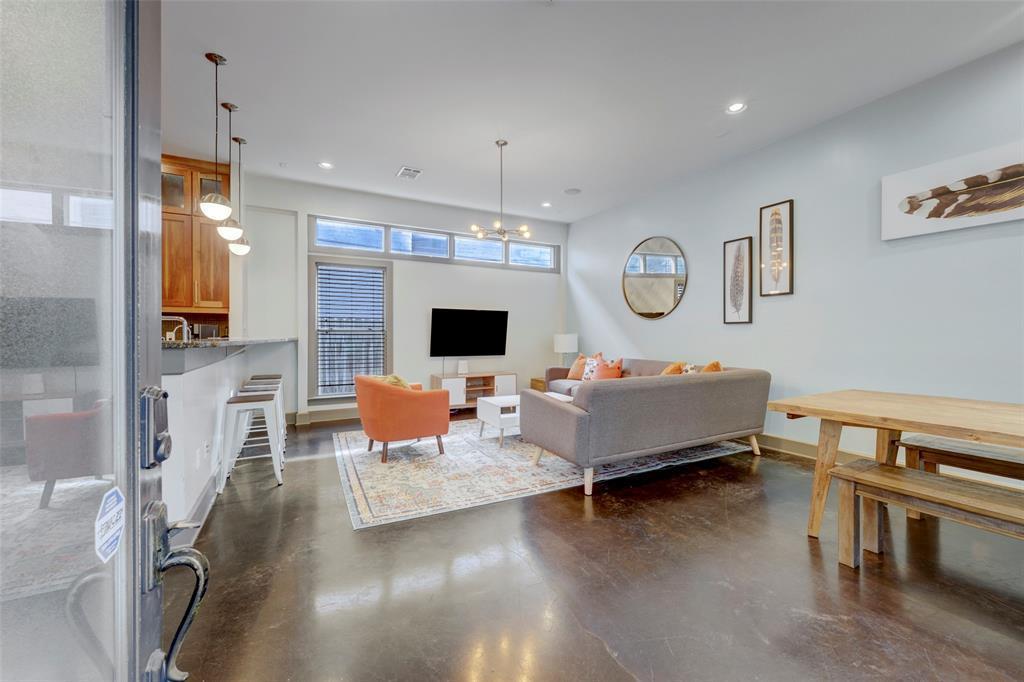 602 W N Loop Blvd #b Property Photo 4