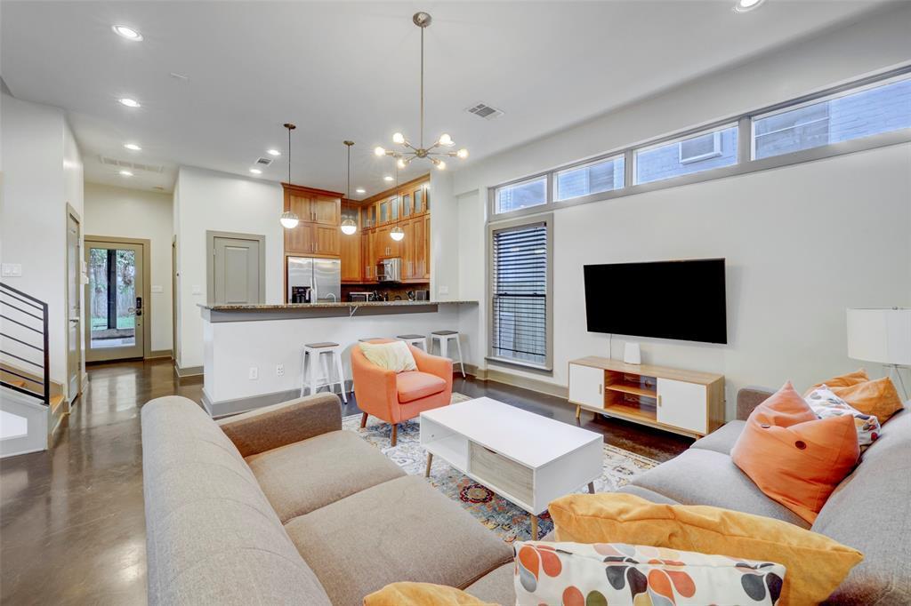 602 W N Loop Blvd #b Property Photo 5