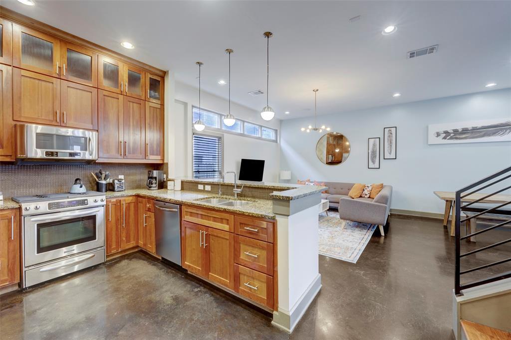 602 W N Loop Blvd #b Property Photo 6
