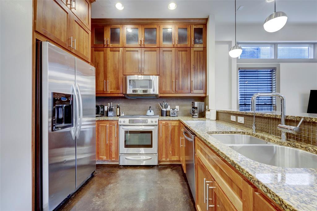 602 W N Loop Blvd #b Property Photo 7