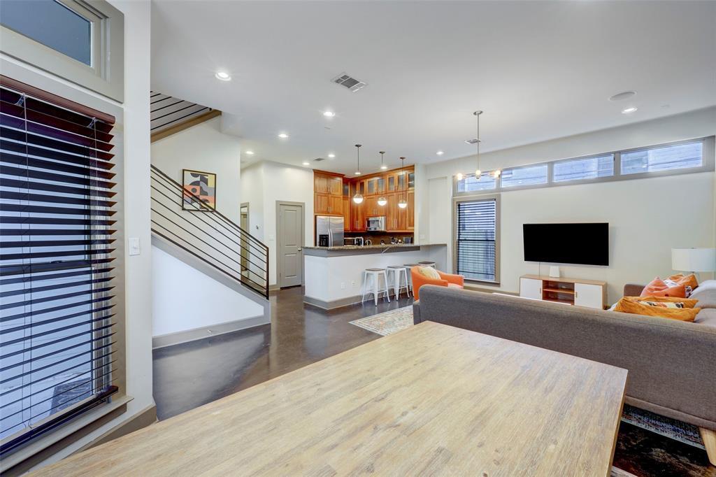 602 W N Loop Blvd #b Property Photo 9