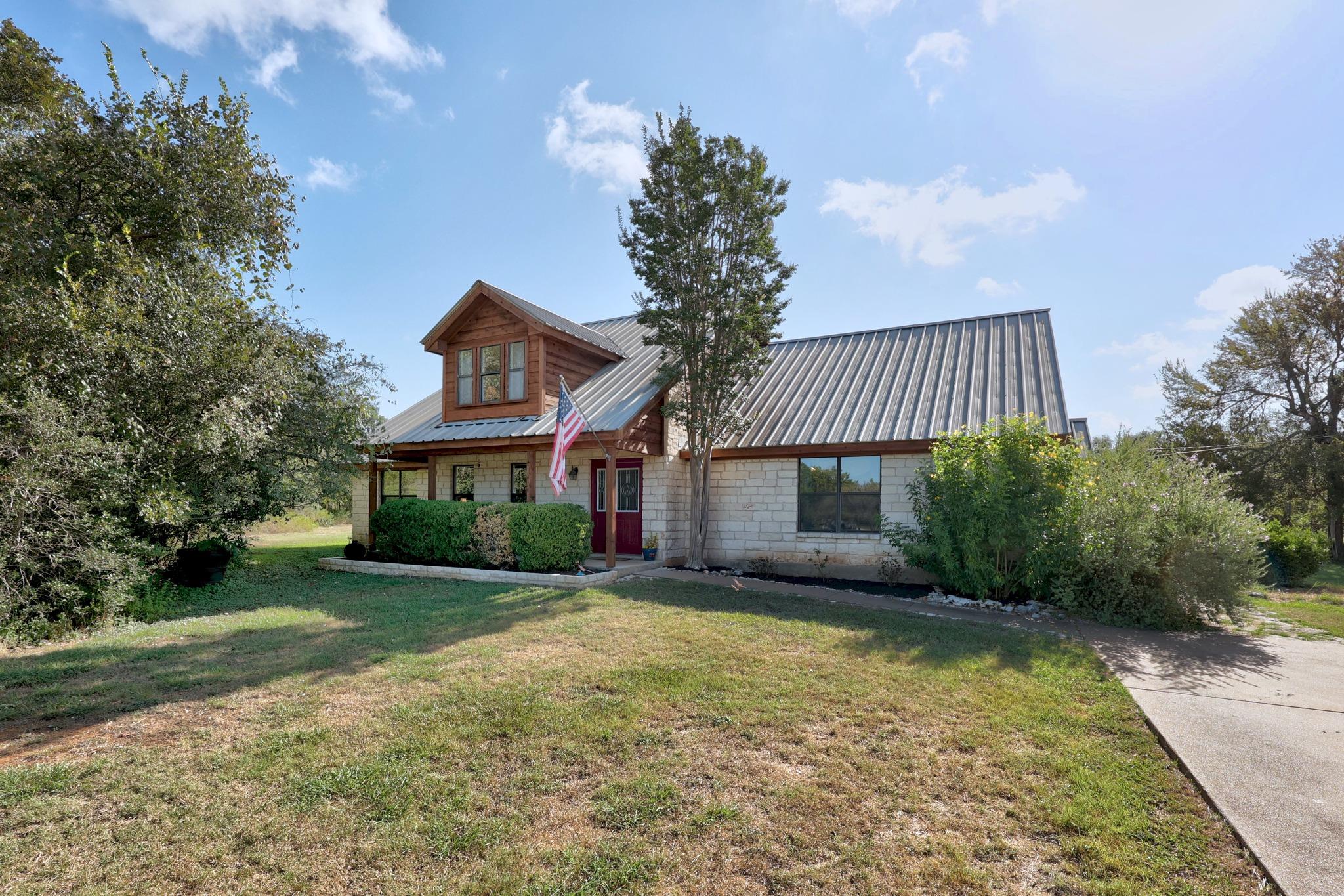 301 Oak Forest Cv Property Photo 3