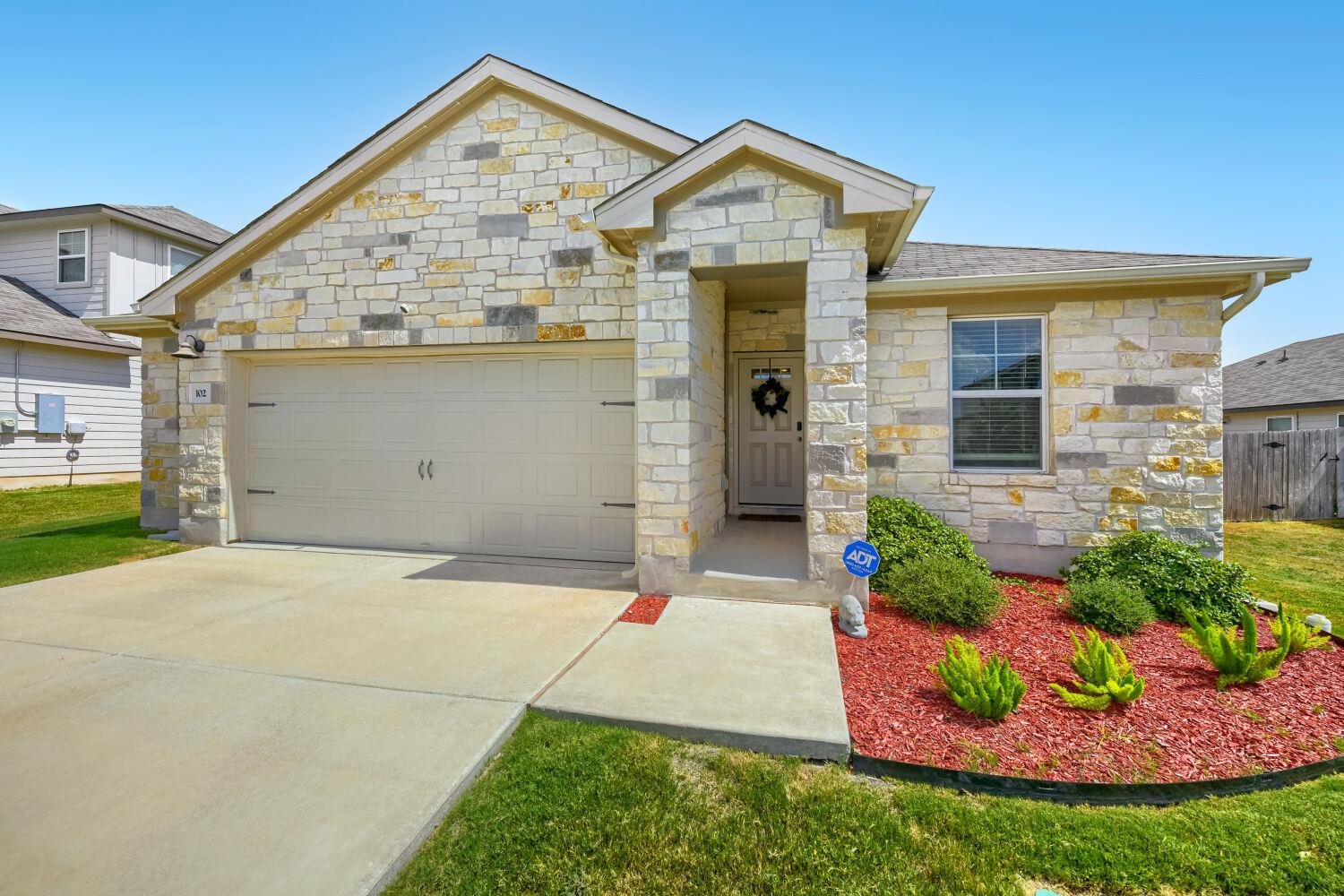 102 Contrada Grace Ln Property Photo 1