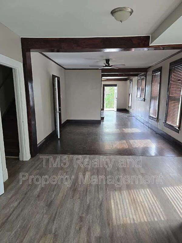 300-302 Miami St Property Photo 2