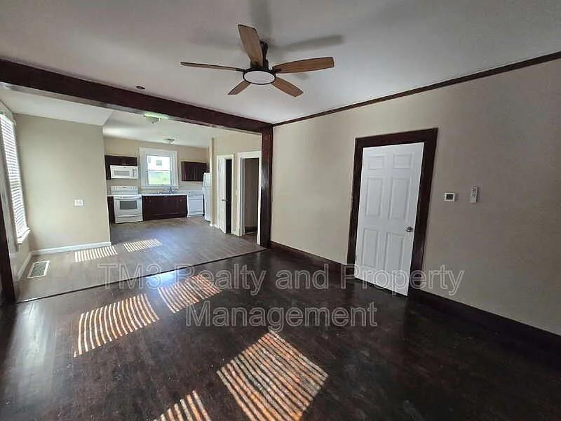 300-302 Miami St Property Photo 5