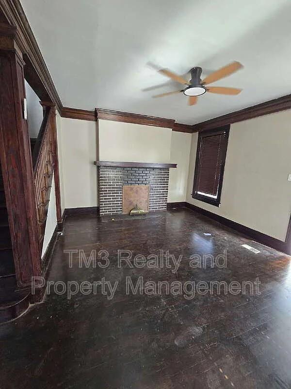 300-302 Miami St Property Photo 6