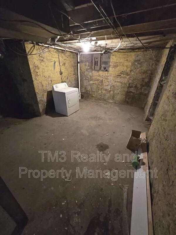 300-302 Miami St Property Photo 12