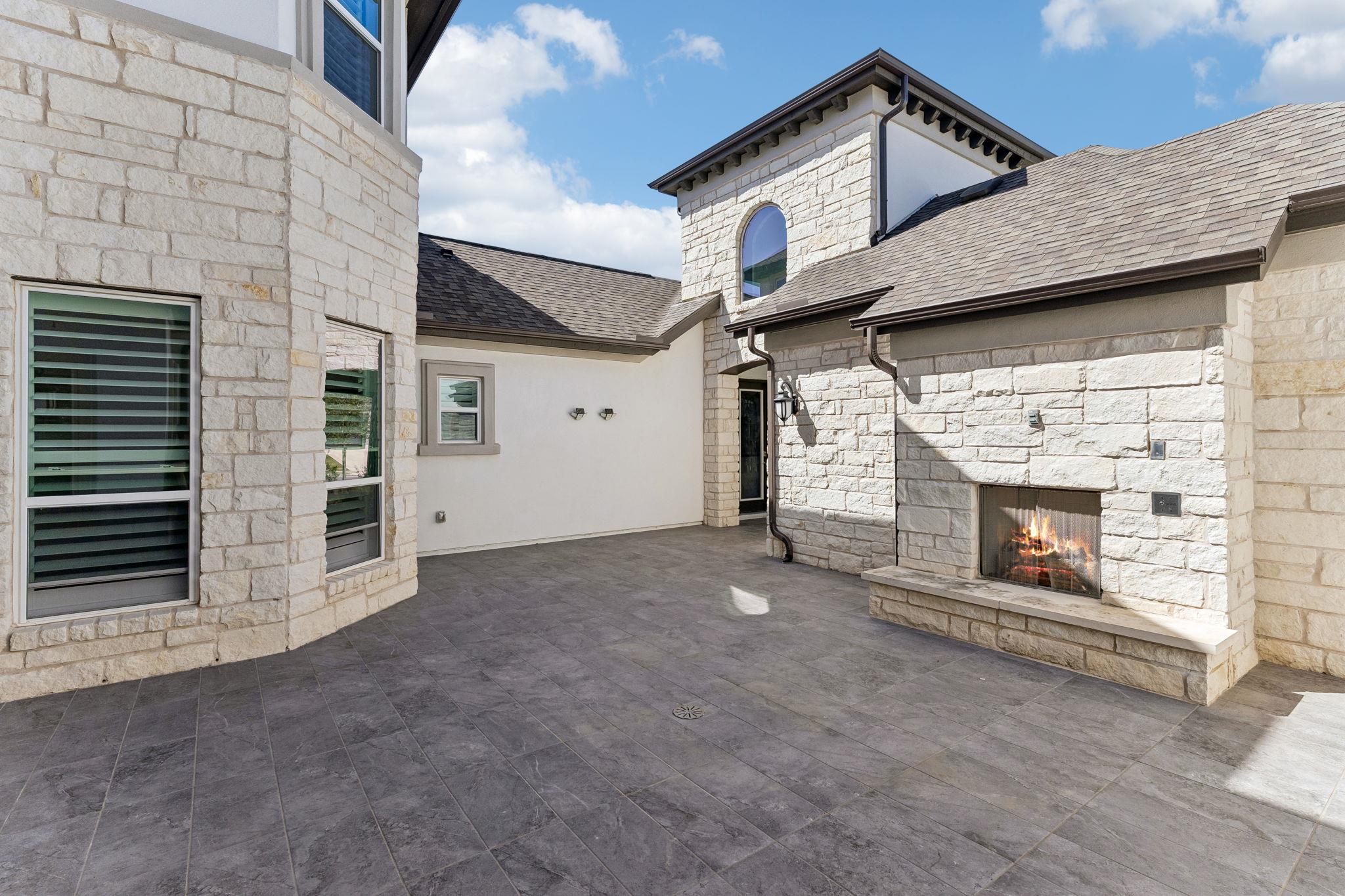 2132 Novara Trl Property Photo 4