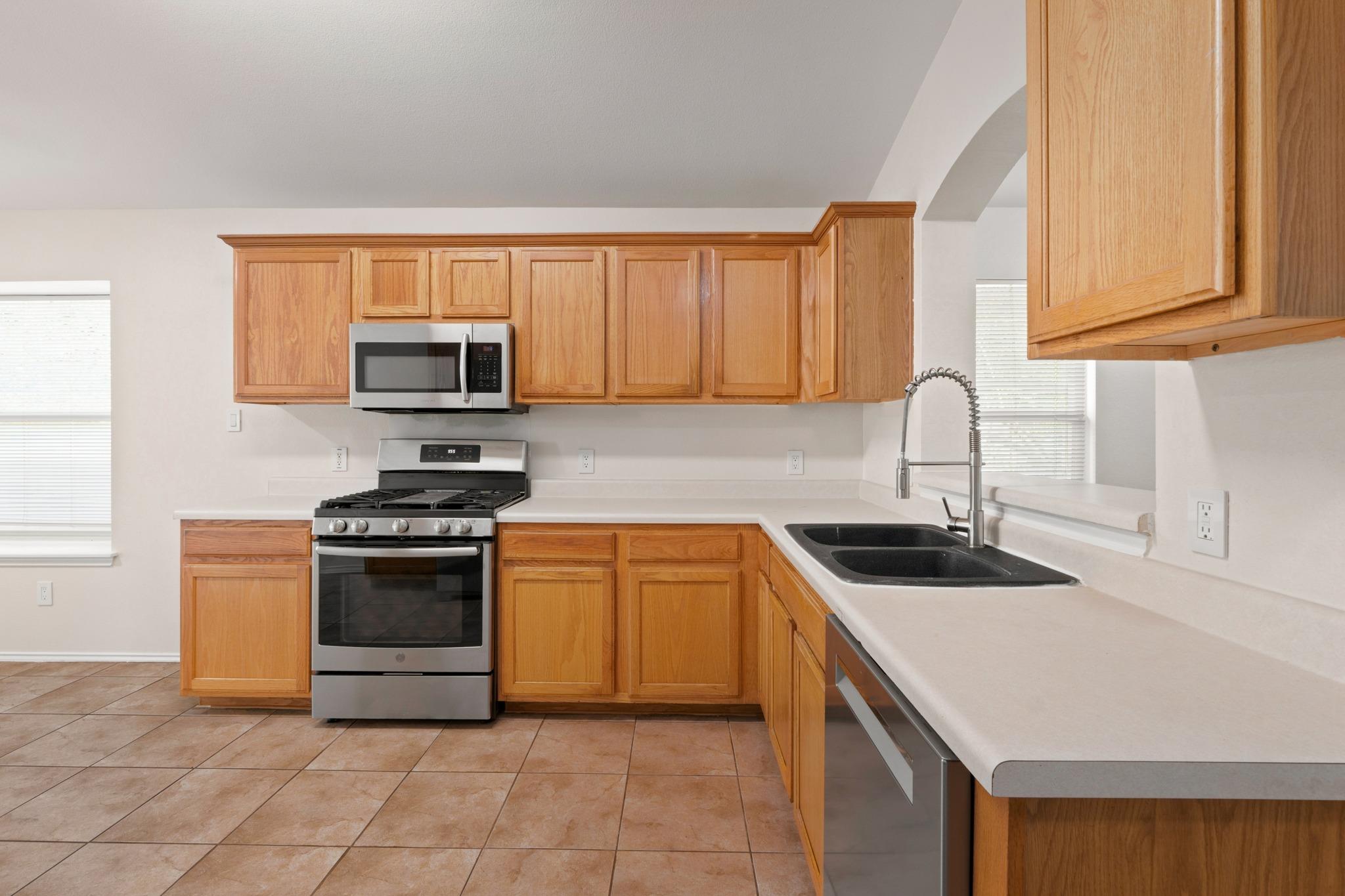 2807 Winslow Dr Property Photo 6