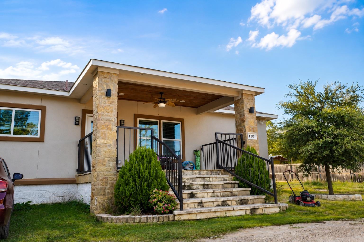 130 Los Arcos Rd Property Photo 2