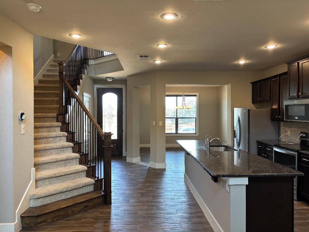 7048022 Property Photo 3