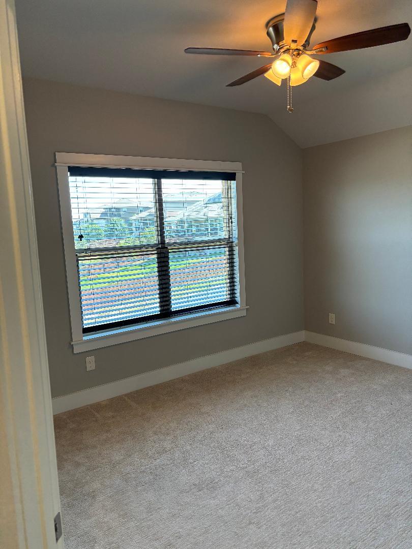 7048022 Property Photo 12
