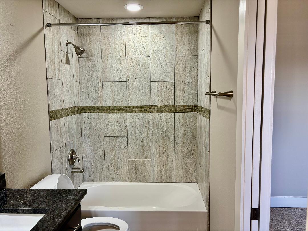 7048022 Property Photo 13