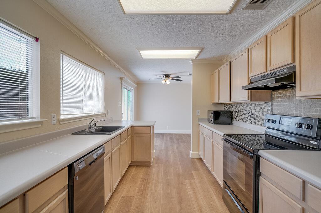 12920 Latchwood Ln Property Photo 3