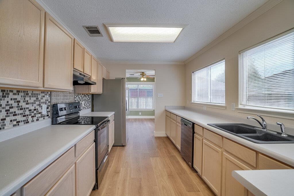 12920 Latchwood Ln Property Photo 4